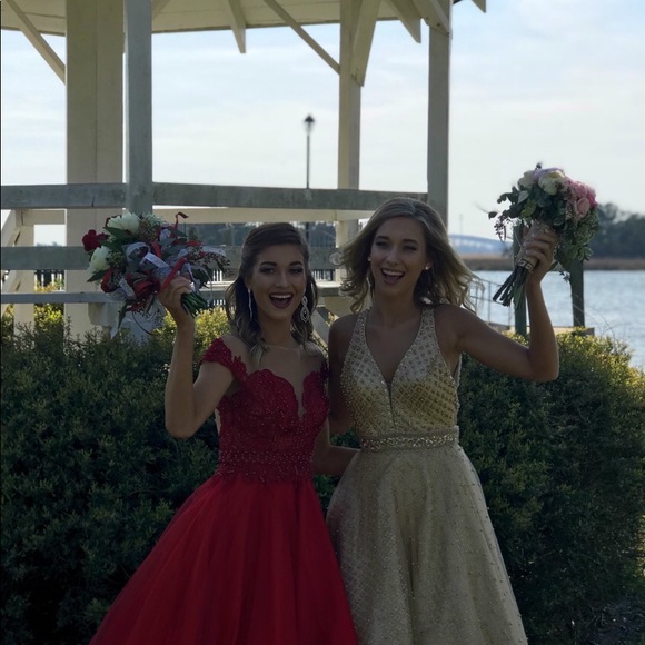 BEAUTIFUL red prom dress!!!!! - Picture 2 of 2